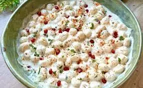 Makhana Raita Recipe: दही और मखाने से बनाएं क्रीमी और क्रंची रायता Makhana Raita Recipe: दही और मखाने से बनाएं क्रीमी और क्रंची रायता