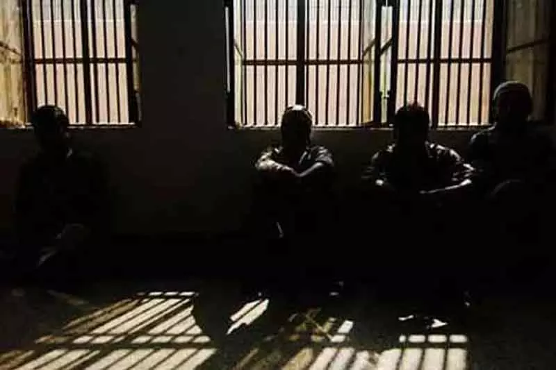 Kupwara कोर्ट ने हिरासत टॉर्चर मामले में DySP और 7 पुलिसकर्मियों की जमानत याचिका खारिज की Kupwara कोर्ट ने हिरासत टॉर्चर मामले में DySP और 7 पुलिसकर्मियों की जमानत याचिका खारिज की