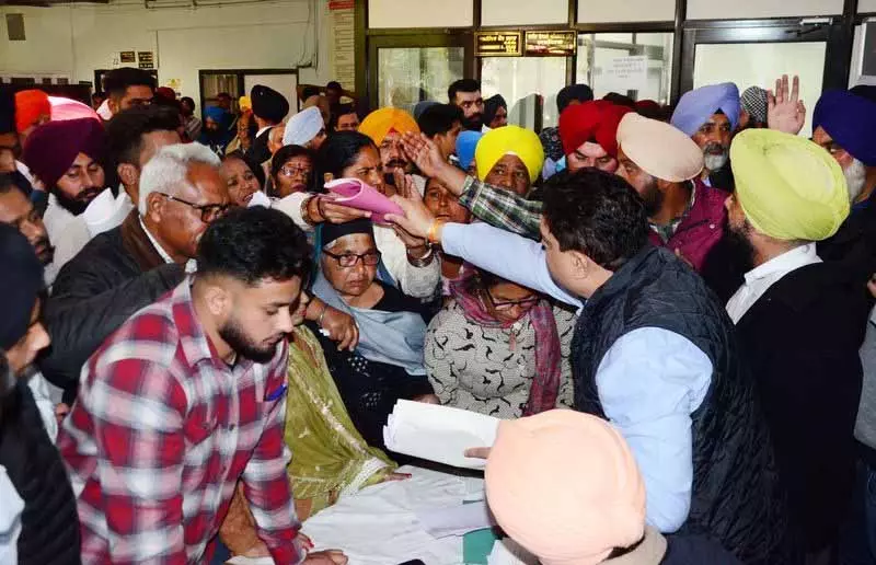 HC ने वायरल ऑडियो क्लिप की जांच की डिटेल्स देने के लिए EC को 2 दिन की डेडलाइन दी HC ने वायरल ऑडियो क्लिप की जांच की डिटेल्स देने के लिए EC को 2 दिन की डेडलाइन दी
