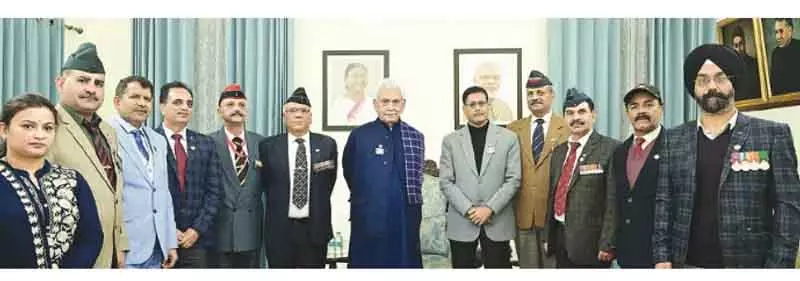 LG Sinha ने सशस्त्र बलों के पूर्व सैनिकों से बातचीत की। LG Sinha ने सशस्त्र बलों के पूर्व सैनिकों से बातचीत की।