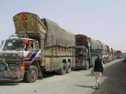 Pakistan में ट्रांसपोर्टरों का विरोध तेज, पंजाब में हड़ताल और चक्का जाम Pakistan में ट्रांसपोर्टरों का विरोध तेज, पंजाब में हड़ताल और चक्का जाम
