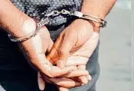 क्रिकेट बैट और स्कूल बैग में छिपाकर रखा गया गांजा ज़ब्त; दो लोग गिरफ्तार क्रिकेट बैट और स्कूल बैग में छिपाकर रखा गया गांजा ज़ब्त; दो लोग गिरफ्तार