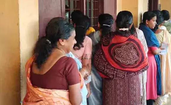 Kerala : पोलिंग एजेंट 10 रुपये के नोट लेकर इलेक्शन बूथ में क्यों जाते Kerala : पोलिंग एजेंट 10 रुपये के नोट लेकर इलेक्शन बूथ में क्यों जाते