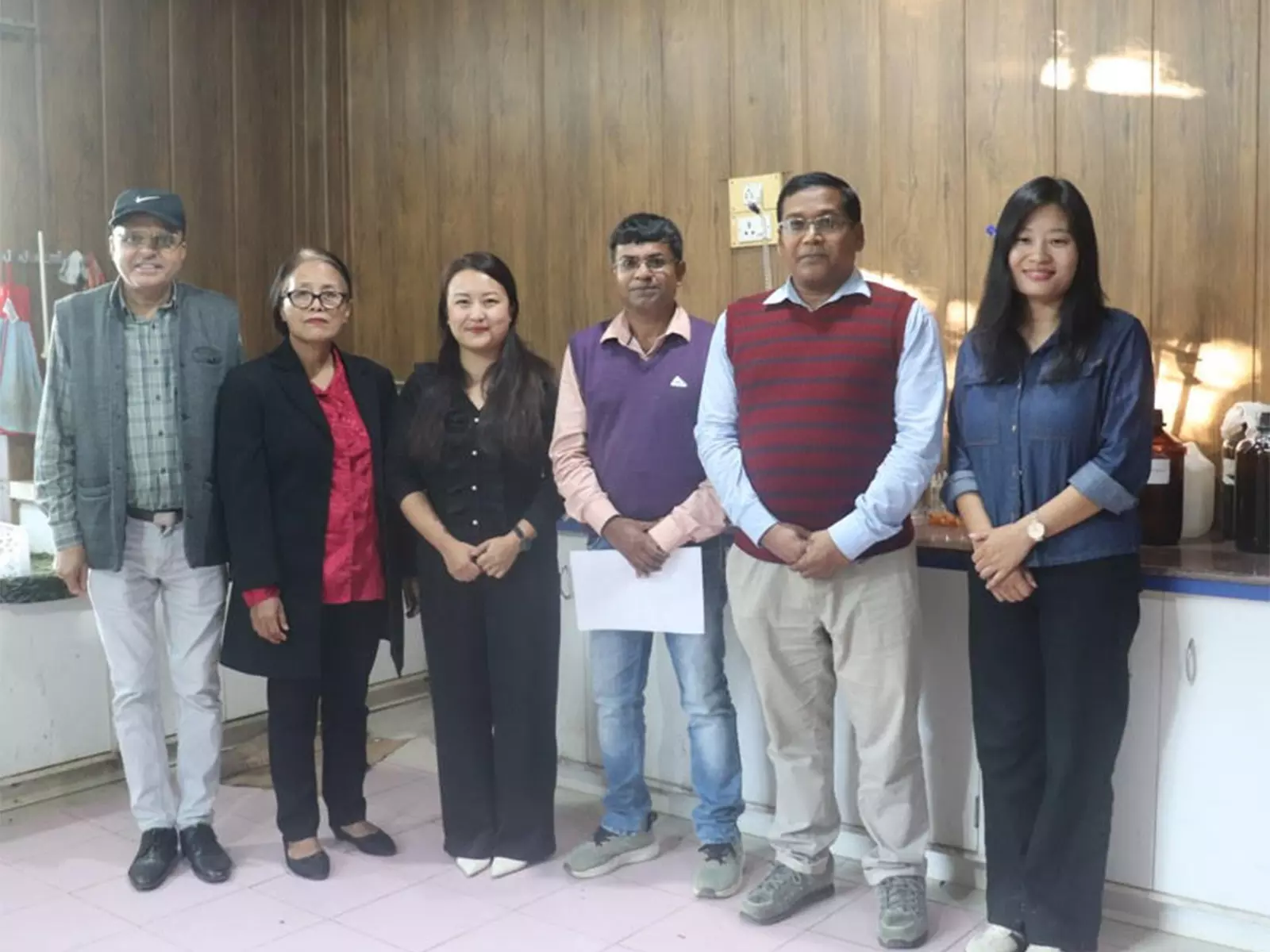 नागालैंड विश्वविद्यालय के शोधकर्ताओं ने अनानास के छिलकों को उच्च गुणवत्ता वाले सिरके में बदला नागालैंड विश्वविद्यालय के शोधकर्ताओं ने अनानास के छिलकों को उच्च गुणवत्ता वाले सिरके में बदला