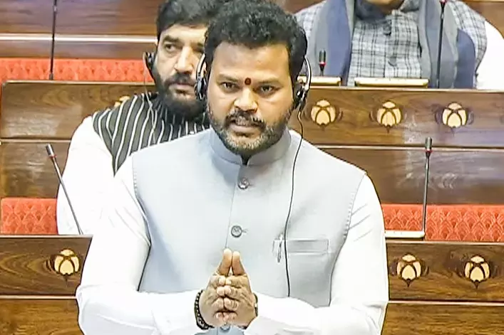 Naidu: इंडिगो का ऑपरेशन स्थिर हो रहा है, एयरलाइन को जवाबदेह ठहराया जा रहा Naidu: इंडिगो का ऑपरेशन स्थिर हो रहा है, एयरलाइन को जवाबदेह ठहराया जा रहा