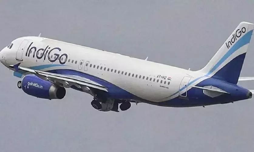 DGCA ने बड़े पैमाने पर कैंसलेशन के कारण इंडिगो को विंटर शेड्यूल में 5% की कटौती करने का आदेश DGCA ने बड़े पैमाने पर कैंसलेशन के कारण इंडिगो को विंटर शेड्यूल में 5% की कटौती करने का आदेश