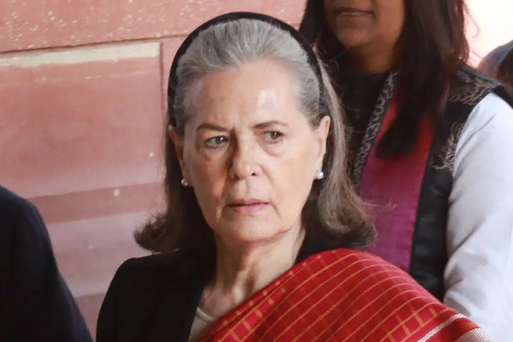 Delhi कोर्ट ने सोनिया गांधी के खिलाफ FIR याचिका पर नोटिस जारी किया Delhi कोर्ट ने सोनिया गांधी के खिलाफ FIR याचिका पर नोटिस जारी किया