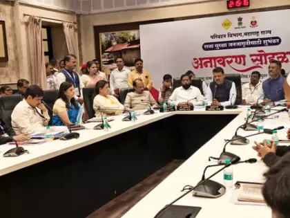 Maharashtra: राजनीतिक दलों ने आवारा कुत्तों के खतरे पर चिंता जताई Maharashtra: राजनीतिक दलों ने आवारा कुत्तों के खतरे पर चिंता जताई