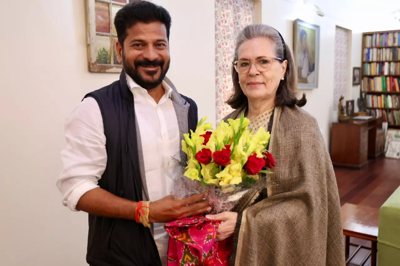CM रेवंत रेड्डी: सोनिया गांधी तेलंगाना के विजन की मार्गदर्शक शक्ति CM रेवंत रेड्डी: सोनिया गांधी तेलंगाना के विजन की मार्गदर्शक शक्ति