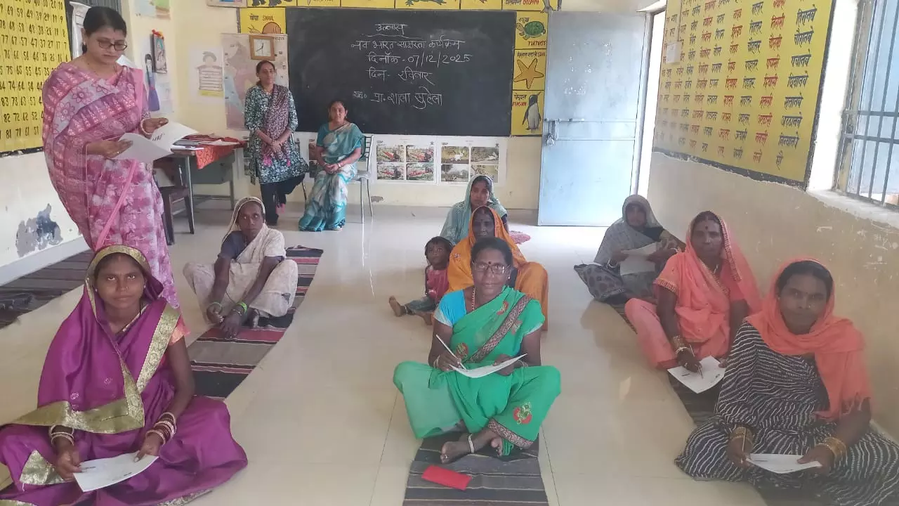सास-बहू, पति-पत्नी और देवरानी-जेठानी ने दिलाई परीक्षा, जानिए साक्षरता महापरीक्षा के बारे में सास-बहू, पति-पत्नी और देवरानी-जेठानी ने दिलाई परीक्षा, जानिए साक्षरता महापरीक्षा के बारे में