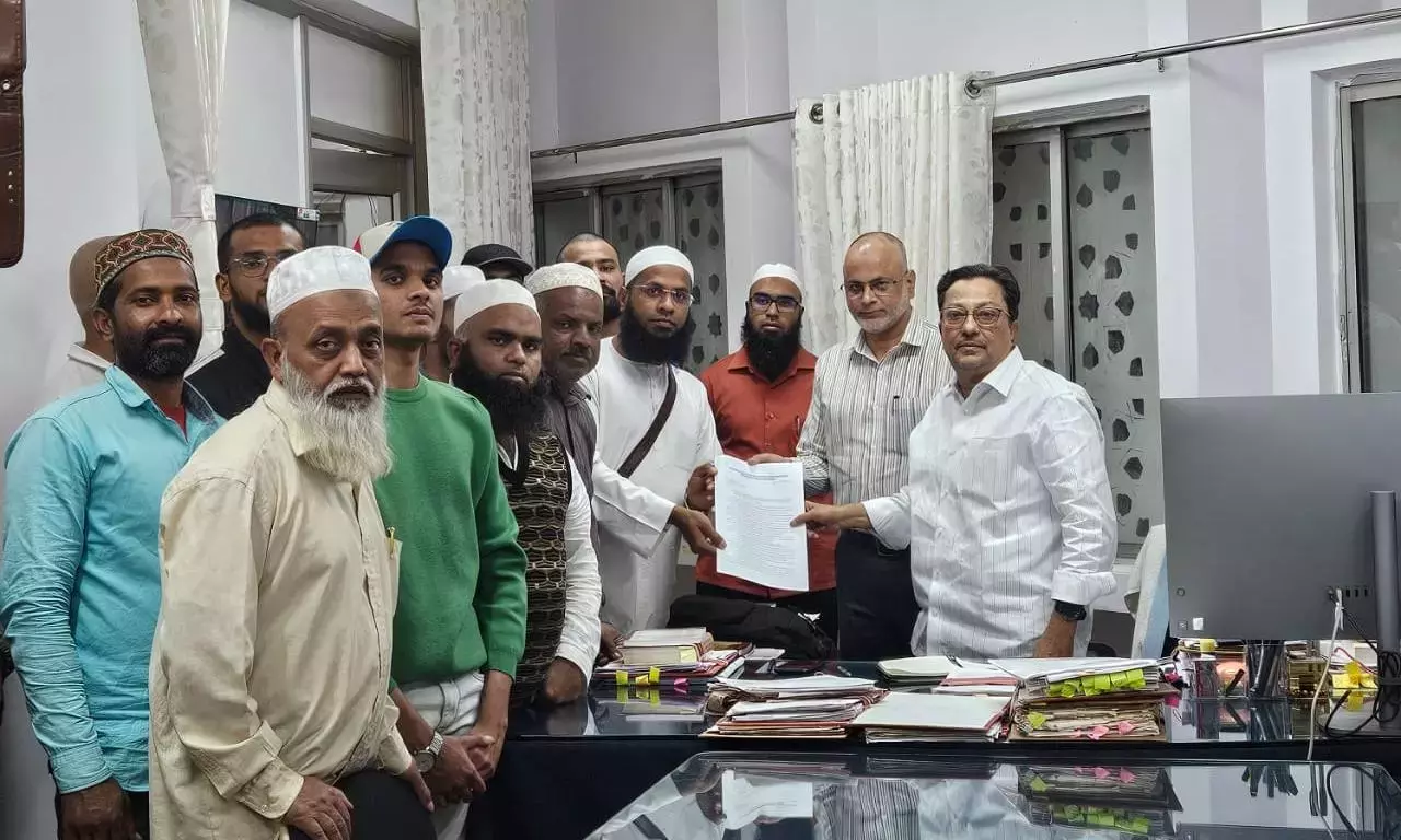 Telangana : डेथ सर्टिफिकेट में देरी से मदीना हादसे के पीड़ितों के परिजन चिंतित Telangana : डेथ सर्टिफिकेट में देरी से मदीना हादसे के पीड़ितों के परिजन चिंतित