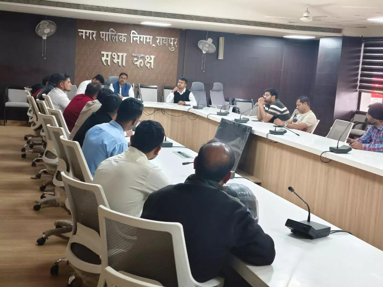 रायपुर नगर निगम में विज्ञापन एजेंसियों की हुई बैठक रायपुर नगर निगम में विज्ञापन एजेंसियों की हुई बैठक