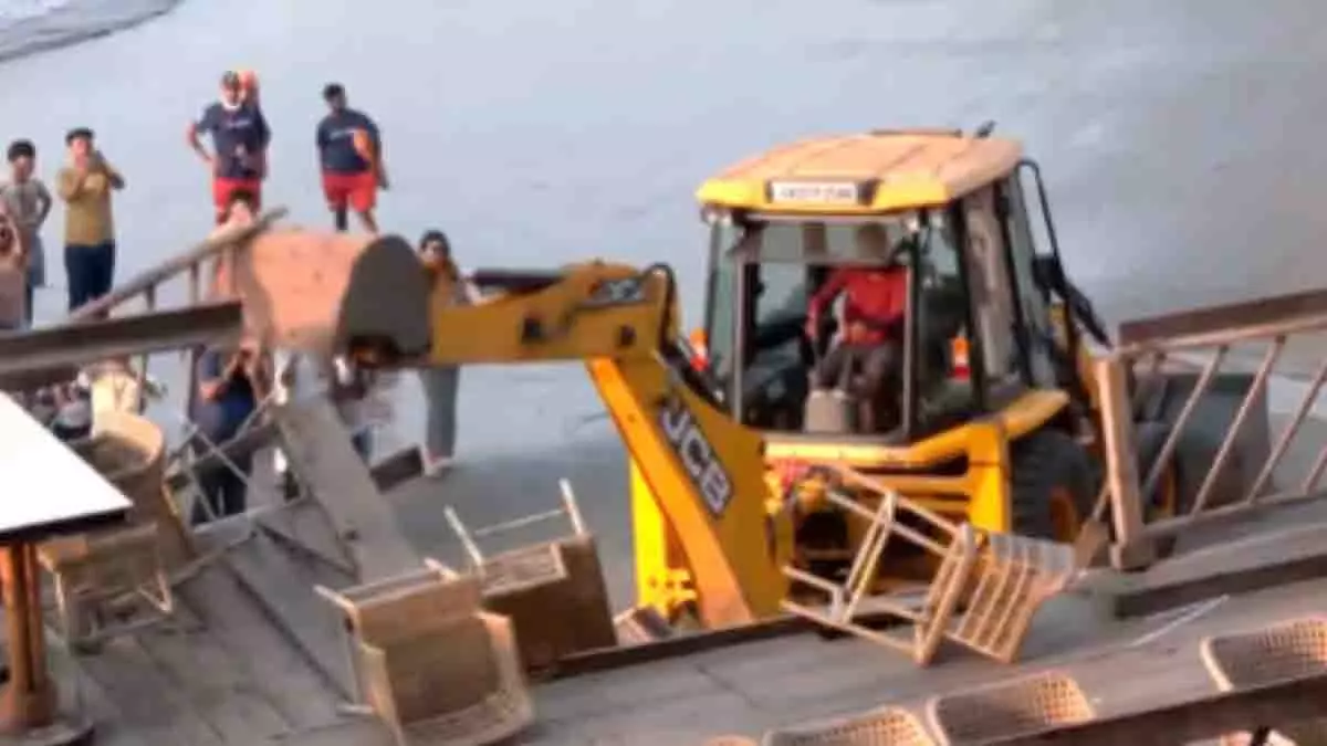 Vagator में लूथरा ब्रदर्स के रेस्टोरेंट का नुकसान, आग के बाद हिस्सा ढहा Vagator में लूथरा ब्रदर्स के रेस्टोरेंट का नुकसान, आग के बाद हिस्सा ढहा