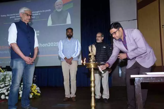 IIT जम्मू में स्मार्ट इंडिया हैकाथॉन 2025 ग्रैंड फिनाले का उद्घाटन हुआ IIT जम्मू में स्मार्ट इंडिया हैकाथॉन 2025 ग्रैंड फिनाले का उद्घाटन हुआ