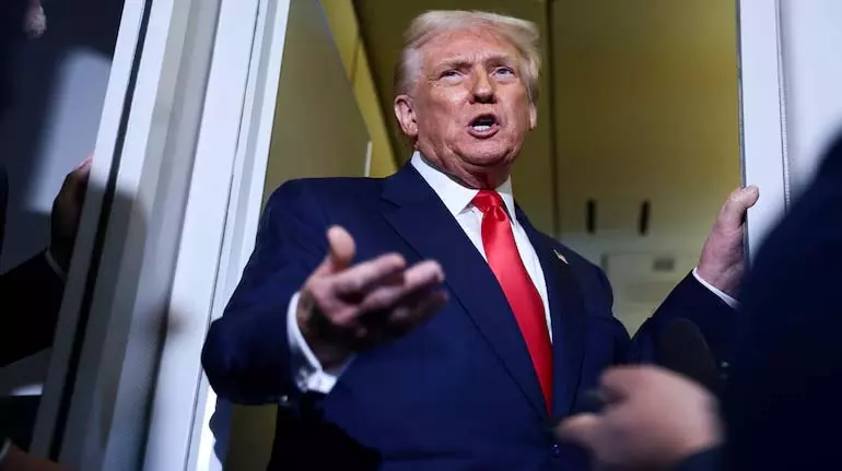 Trump ने पांच दिन पहले कैमरे पर दिए गए अपने बयान से इनकार किया। Trump ने पांच दिन पहले कैमरे पर दिए गए अपने बयान से इनकार किया।