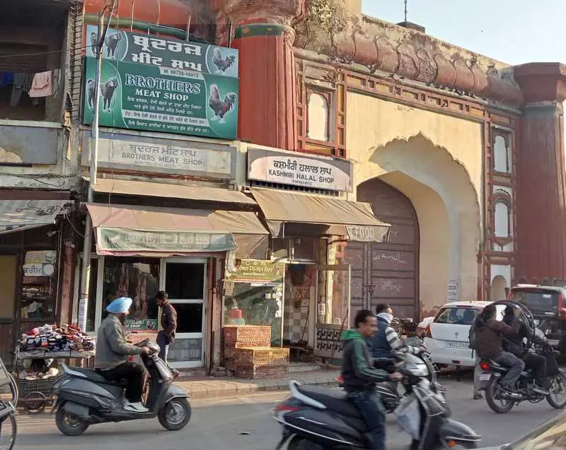 पवित्र शहर का दर्जा मिलने के बाद, Amritsar में शराब और मांस की दुकानों का सर्वे शुरू पवित्र शहर का दर्जा मिलने के बाद, Amritsar में शराब और मांस की दुकानों का सर्वे शुरू
