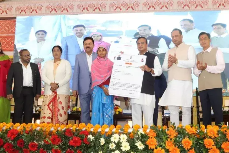 PMAY-G का पहला चरण पूरा, असम में मुख्यमंत्री ने लाभार्थियों को पत्र सौंपे PMAY-G का पहला चरण पूरा, असम में मुख्यमंत्री ने लाभार्थियों को पत्र सौंपे