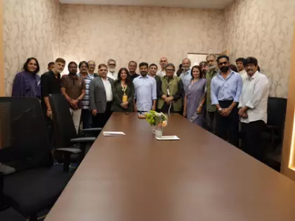 तेलंगाना CM ने फ्यूचर सिटी में स्टूडियो स्थापना में मदद का वादा किया तेलंगाना CM ने फ्यूचर सिटी में स्टूडियो स्थापना में मदद का वादा किया