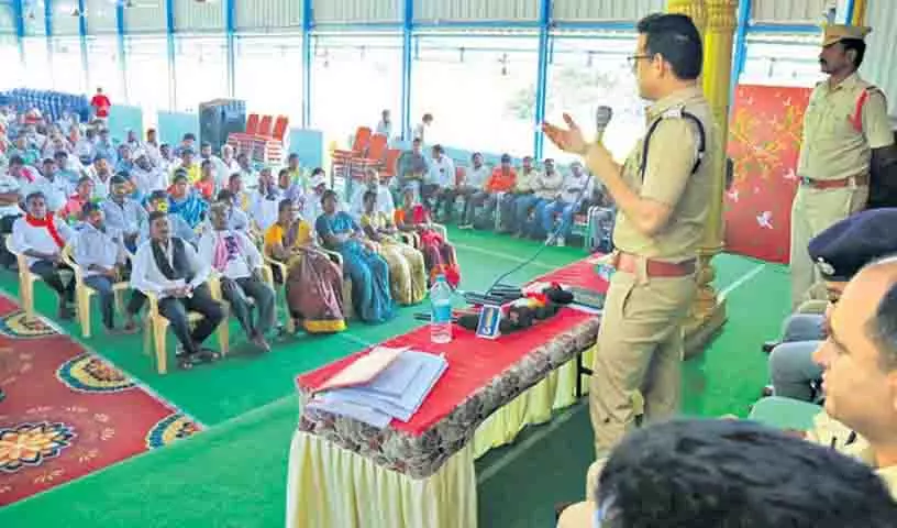 Telangana: ग्राम पंचायत चुनाव के पहले चरण में सुरक्षा कड़ी Telangana: ग्राम पंचायत चुनाव के पहले चरण में सुरक्षा कड़ी