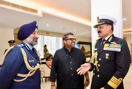 भारतीय सेना को समर्पित गानों के लिए शंकर महादेवन को मिला सम्मान भारतीय सेना को समर्पित गानों के लिए शंकर महादेवन को मिला सम्मान