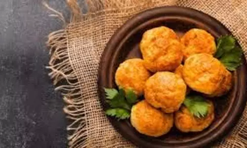 Pyaz Ki Puri: घर आए मेहमानों के लिए झटपट तैयार करें गरमा-गरम प्याज की पूरी Pyaz Ki Puri: घर आए मेहमानों के लिए झटपट तैयार करें गरमा-गरम प्याज की पूरी
