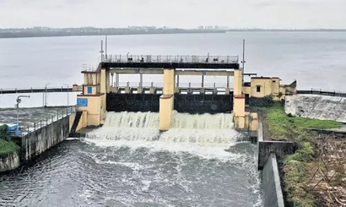 तमिलनाडु में भारी बारिश का अलर्ट, पुझल जलाशय में क्षमता से ज्यादा भरा पानी