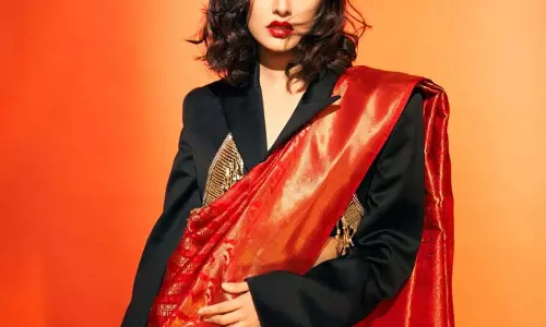 Winter Fashion Tips: साड़ी के साथ ऐसे स्टाइल करें शॉल और जैकेट Winter Fashion Tips: साड़ी के साथ ऐसे स्टाइल करें शॉल और जैकेट