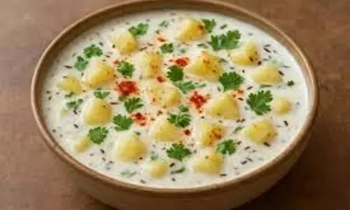 Aloo Raita Recipe: हर डिश के साथ लगेगा स्वादिष्ट, ऐसे बनाएं आलू रायता,