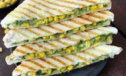 Paneer Corn Sandwich: मिनटों में बनाएं टेस्टी पनीर कॉर्न सैंडविच Paneer Corn Sandwich: मिनटों में बनाएं टेस्टी पनीर कॉर्न सैंडविच