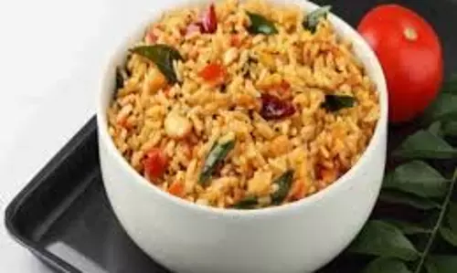 Tomato Pulao Recipe: मिनटों में बनाएं टेस्टी और फ्लेवर से भरपूर टमाटर पुलाव Tomato Pulao Recipe: मिनटों में बनाएं टेस्टी और फ्लेवर से भरपूर टमाटर पुलाव