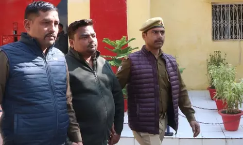 महाठग बोला- कचौड़ी बेचकर गुजारा कर रहा हूं…उगलेगा राज महाठग बोला- कचौड़ी बेचकर गुजारा कर रहा हूं…उगलेगा राज