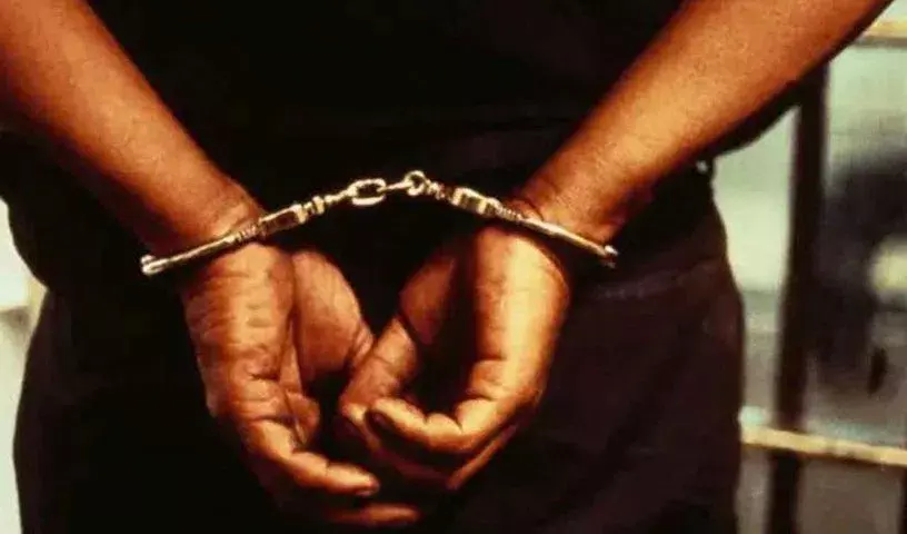 गोवा नाइट क्लब में आग लगने से 25 लोगों की मौत, क्लब का को-ओनर दिल्ली में गिरफ्तार गोवा नाइट क्लब में आग लगने से 25 लोगों की मौत, क्लब का को-ओनर दिल्ली में गिरफ्तार