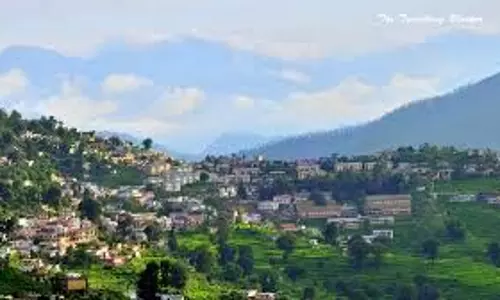 Uttarakhand Tourist Places: घूमने के लिए स्वर्ग से कम नहीं है उत्तराखंड की ये जगहें Uttarakhand Tourist Places: घूमने के लिए स्वर्ग से कम नहीं है उत्तराखंड की ये जगहें