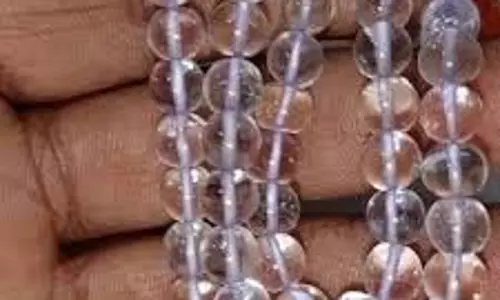 Ratna Shastra: स्फटिक धारण करते ही भूत-प्रेत की बाधा होती है दूर