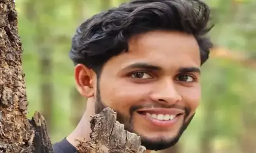 कार ड्राइवर ने अचानक खोला गेट, बाइक सवार की मौत