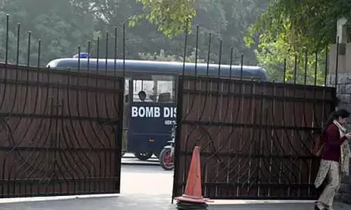 पूर्वी Delhi के स्कूल में बम धमकी, स्कूल खाली कराया; तलाशी जारी