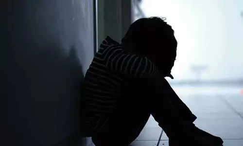 Mumbai : कांदिवली में 5 साल की बच्ची का यौन उत्पीड़न करने के आरोप में नाबालिग हिरासत में Mumbai : कांदिवली में 5 साल की बच्ची का यौन उत्पीड़न करने के आरोप में नाबालिग हिरासत में