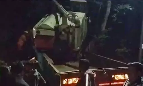 Bhubaneswar: कलिंग घाटी में हादसे में 3 लोग घायल Bhubaneswar: कलिंग घाटी में हादसे में 3 लोग घायल