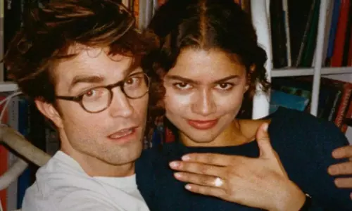ज़ेंडाया और Robert Pattinson की सगाई हो गई? उनके रोमांस की पहली झलक ज़ेंडाया और Robert Pattinson की सगाई हो गई? उनके रोमांस की पहली झलक