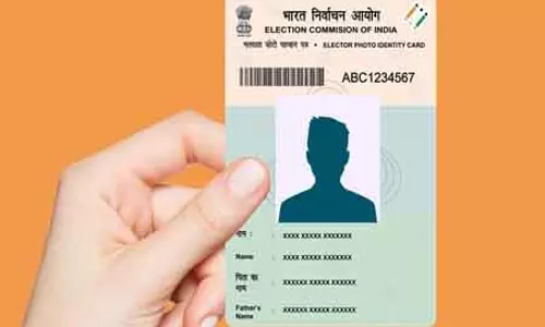 Bengal CM के दौरे से पहले नादिया में कचरे में वोटर कार्ड से भरा बैग मिला Bengal CM के दौरे से पहले नादिया में कचरे में वोटर कार्ड से भरा बैग मिला