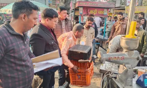 Yamunanagar नगर निगम की टीम ने अतिक्रमण विरोधी अभियान चलाया।