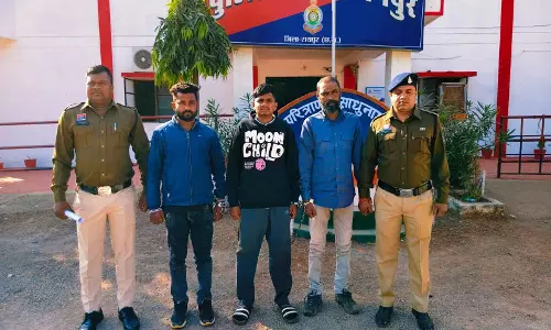 चण्डी मोड़ अभनपुर में गांजा पकड़ाया, 3 तस्कर गिरफ्तार चण्डी मोड़ अभनपुर में गांजा पकड़ाया, 3 तस्कर गिरफ्तार