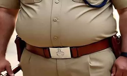अनफिट तोंद वाले पुलिसकर्मियों पर आईजी ने दिखाई सख्ती, सुबह-सुबह दौड़ लगाने के निर्देश अनफिट तोंद वाले पुलिसकर्मियों पर आईजी ने दिखाई सख्ती, सुबह-सुबह दौड़ लगाने के निर्देश