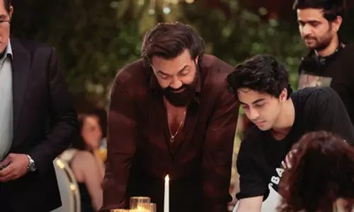 Aryan Khan ने बताया फिल्म का उद्देश्य—कमरे में हलचल और डायलॉग्स पर कब्ज़ा Aryan Khan ने बताया फिल्म का उद्देश्य—कमरे में हलचल और डायलॉग्स पर कब्ज़ा