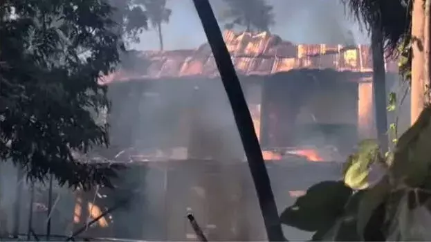 वर्कला में भीषण आग; नॉर्थ क्लिफ पर मौजूद रिज़ॉर्ट पूरी तरह जलकर खाक हो गया वर्कला में भीषण आग; नॉर्थ क्लिफ पर मौजूद रिज़ॉर्ट पूरी तरह जलकर खाक हो गया