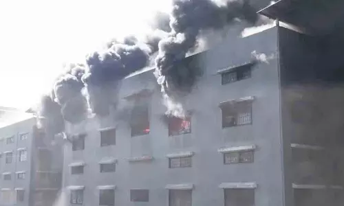 Surat के राज टेक्सटाइल मार्केट में लगी भीषण आग, 20 दुकानें जलकर खाक Surat के राज टेक्सटाइल मार्केट में लगी भीषण आग, 20 दुकानें जलकर खाक