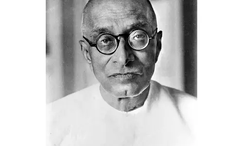 मार्गदर्शक: उपराष्ट्रपति राधाकृष्णन ने C. Rajagopalachari की जयंती पर उन्हें श्रद्धांजलि अर्पित की मार्गदर्शक: उपराष्ट्रपति राधाकृष्णन ने C. Rajagopalachari की जयंती पर उन्हें श्रद्धांजलि अर्पित की