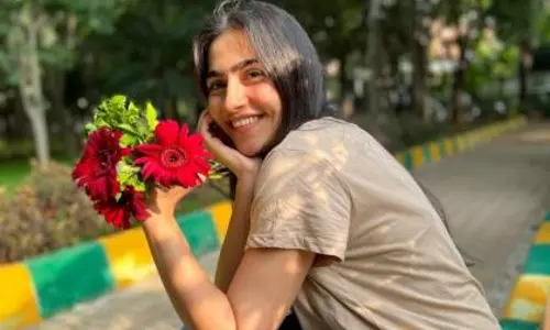 Rukmini वसंत के कई मूड: जन्मदिन पर एक खास फोटो ट्रिब्यूट