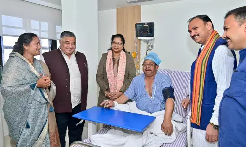मंत्री राजेश अग्रवाल ने विधायक प्रबोध मिंज से कुशलक्षेम जाना मंत्री राजेश अग्रवाल ने विधायक प्रबोध मिंज से कुशलक्षेम जाना