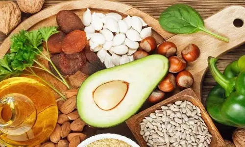 हमें Vitamin E की ज़रूरत क्यों है, यह हमारी कैसे मदद करता है और कौन से खाद्य पदार्थ लेने चाहिए? हमें Vitamin E की ज़रूरत क्यों है, यह हमारी कैसे मदद करता है और कौन से खाद्य पदार्थ लेने चाहिए?
